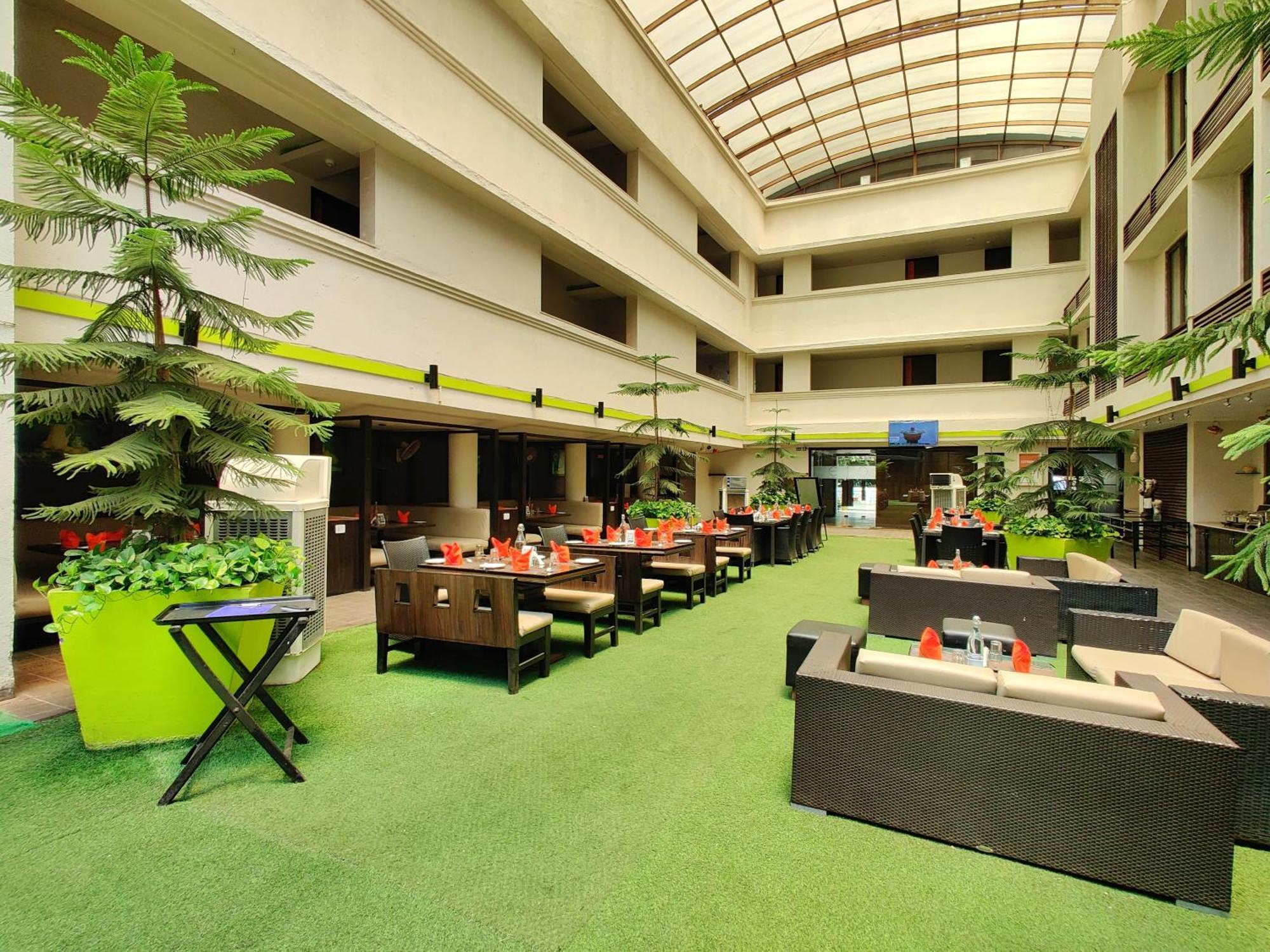 Citrus Hotel Lonavala Εξωτερικό φωτογραφία
