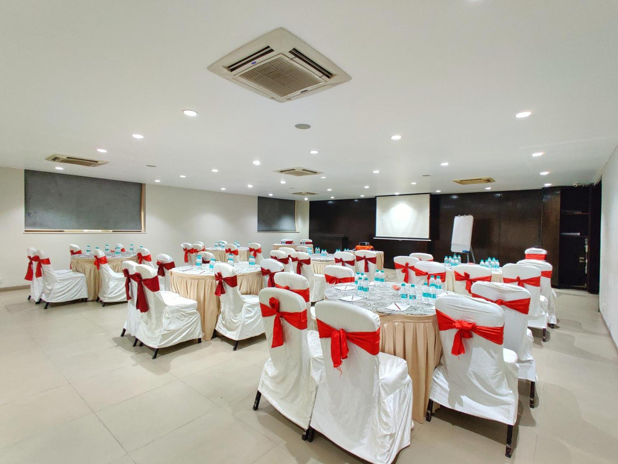 Citrus Hotel Lonavala Εξωτερικό φωτογραφία